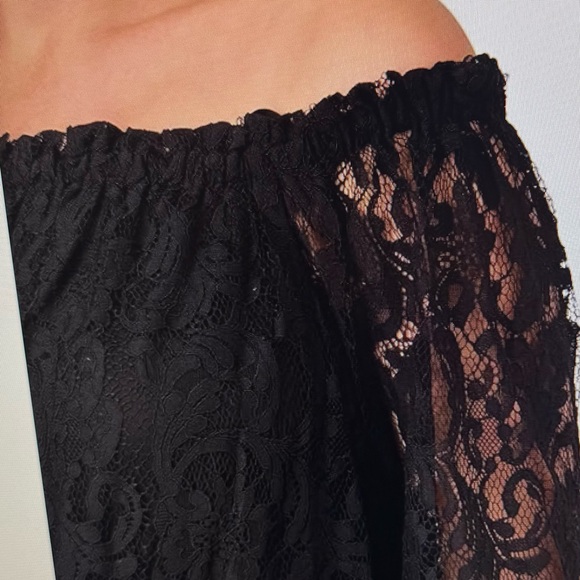 Adrianna Papell Elegant Black Lace and Crepe Off-Shoulder Jumpsuit, Size 12 - Picture 2 of 6